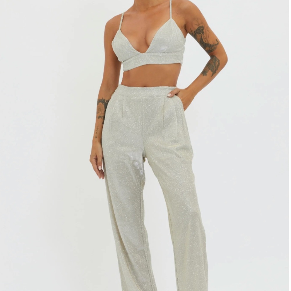 Le Lis Suit Set